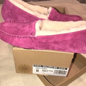 UGG hot pink slippers size 6
